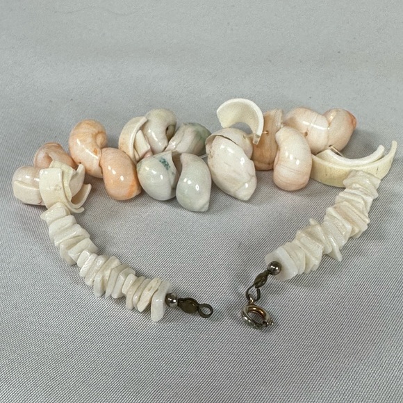 Fun beach vibe shell bracelets - Picture 3 of 5